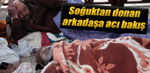 Soğuktan ölen arkadaşa son bakış