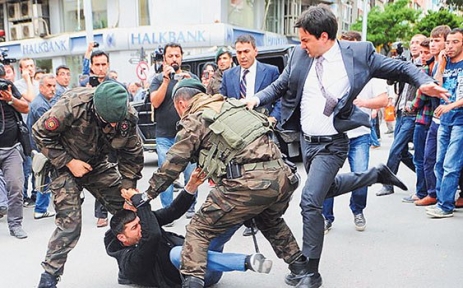 Somalı madenciye bir tekme de mahkemeden