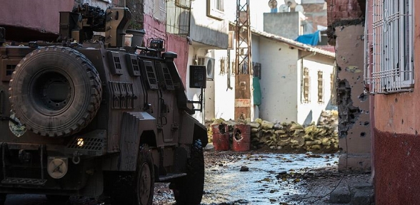 Surda teröristlerin açtığı ateşte bir polis memuru şehit düştü