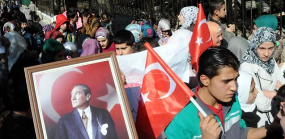 Suriyelilerden valilik önünde okul eylemi