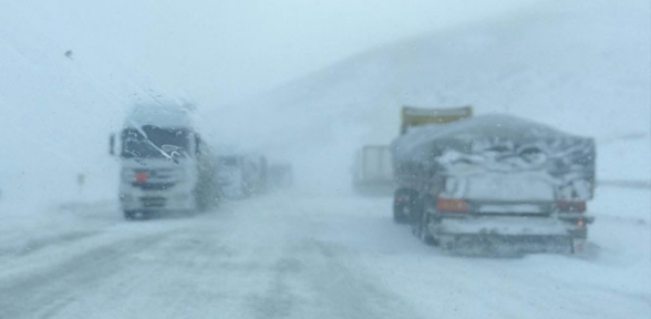Sürücülerin kar ve tipi ile imtihanı