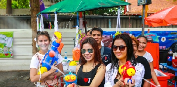 Tayland Başbakanı Bayramda Açık Kıyafet Giyen Kadınlar Tutuklanacak