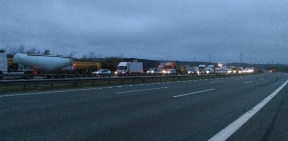 Tem Otoyolunda Trafik Kazası 3 Yaralı