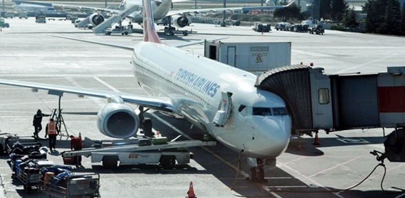 Temizlik yaparken uçaktan düştü