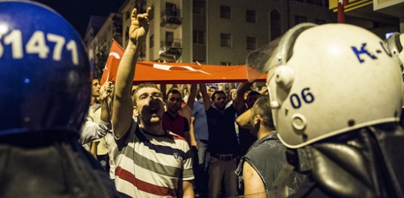 Terör protestosunda silahlı kavga 2 si polis 7 yaralı