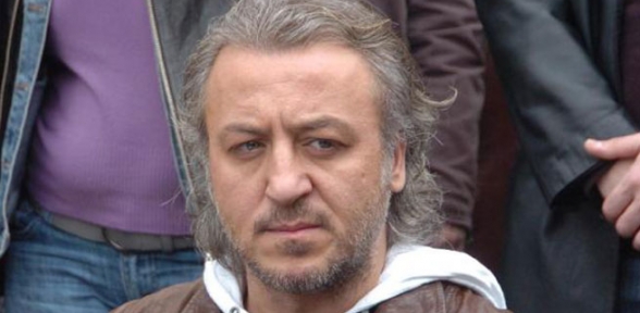 Tiyatrodan İstifa Etti 