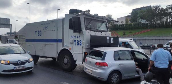 TOMA D-100 de Otomobile Çarptı