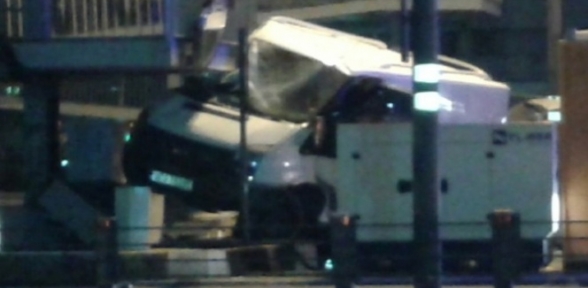 Topkapı Metrobüs Durağında Trafik Kazası