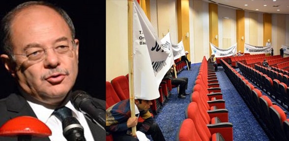 Tören boyunca pankartları işçilere tutturdular