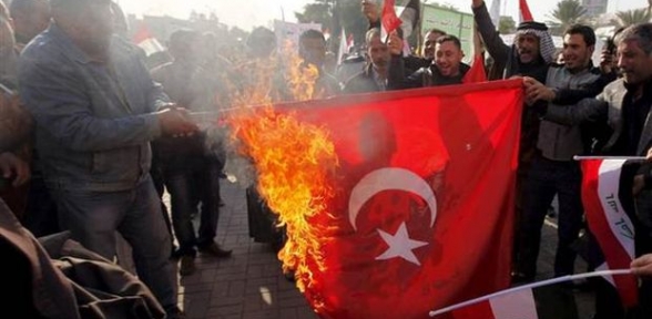 Türk Bayrağı Yaktılar