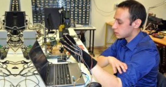 Türk Öğrencinin Müthiş İcadı Görme Engellilere Yazılı Mesaj Attıracak