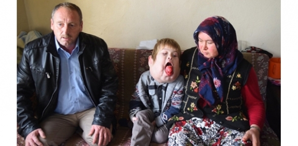 Türkiyenin yüreğini burkan çocuk ameliyat oldu