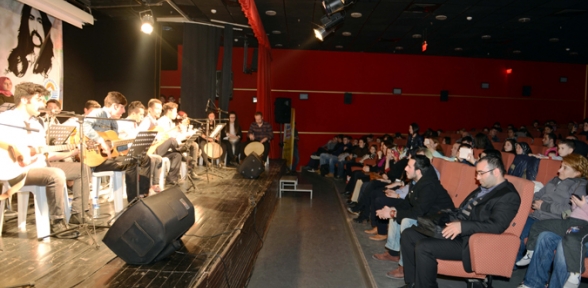 Tuzla Belediyesi Sahil Sahnesinde Barış Manço Rüzgarı Esti