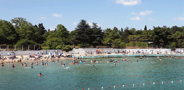 Tuzla halk plajında kadın erkek ayrımı