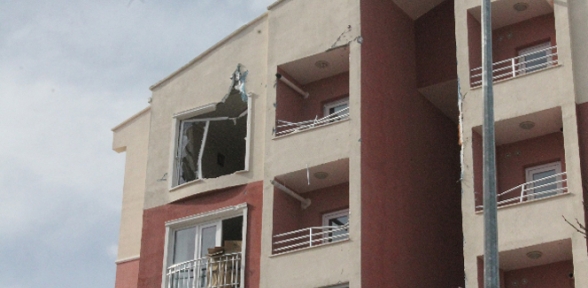 Uçan çatı bir eve girdi