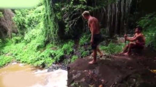 Uçurumdan Atladı Şimdi Komada