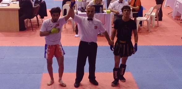 Uluslar arası Kick Boks Turnuvasında Yunus Gültekin şampiyon oldu