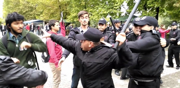 Üniversitelilere sert müdahale