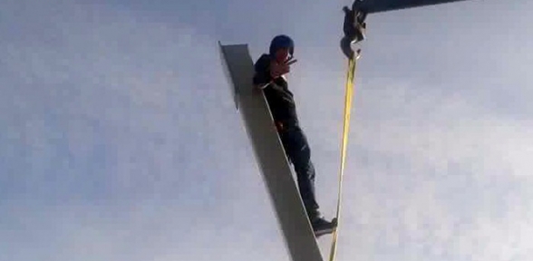 Üzerine Demir Düşen Genç İşçi Öldü