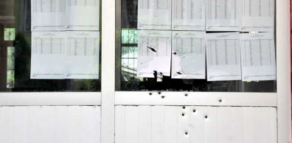 Van da liseye bombalı ve silahlı saldırı