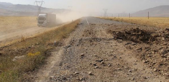 Van iki ayrı patlama. 24 asker yaralı