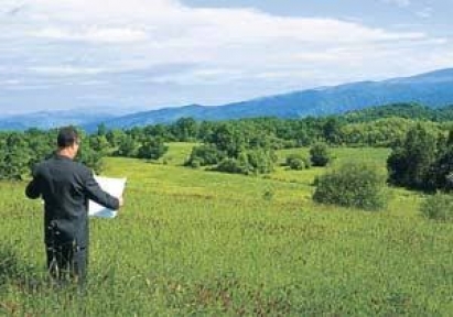 VATANDAŞ ALMAYI BEKLERKEN ONLAR TOPLUYOR