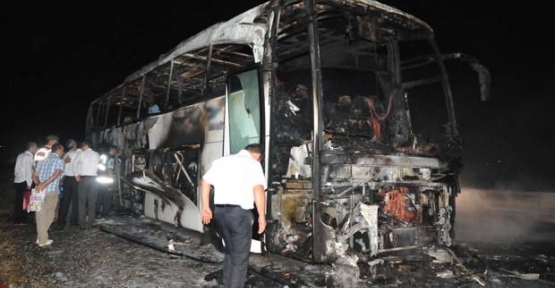 Yanan otobüste 52 yolcu faciadan kurtuldu