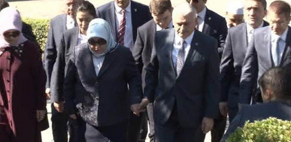 Yenikapıya el ele geldiler