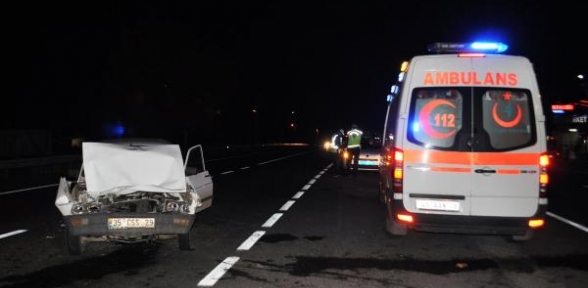 Yolcu otobüsüyle otomobil çarpıştı 5 yaralı