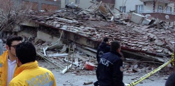 Yozgatta 20 daireli bina çöktü