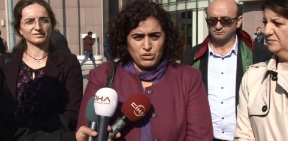 Yurt dışına çıkışı yasaklandı