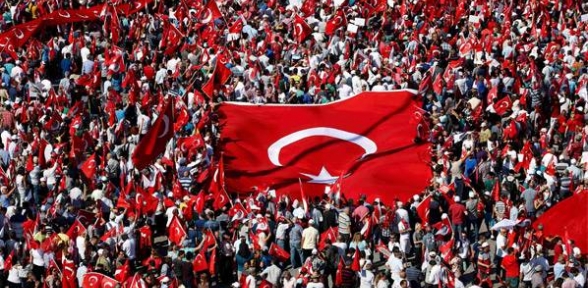 YÜZBİNLER TAKSİMDE CUMHURİYET VE DEMOKRASİ İÇİN BULUŞTU