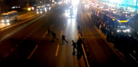 Zeytinburnunda metrobüs trafiği